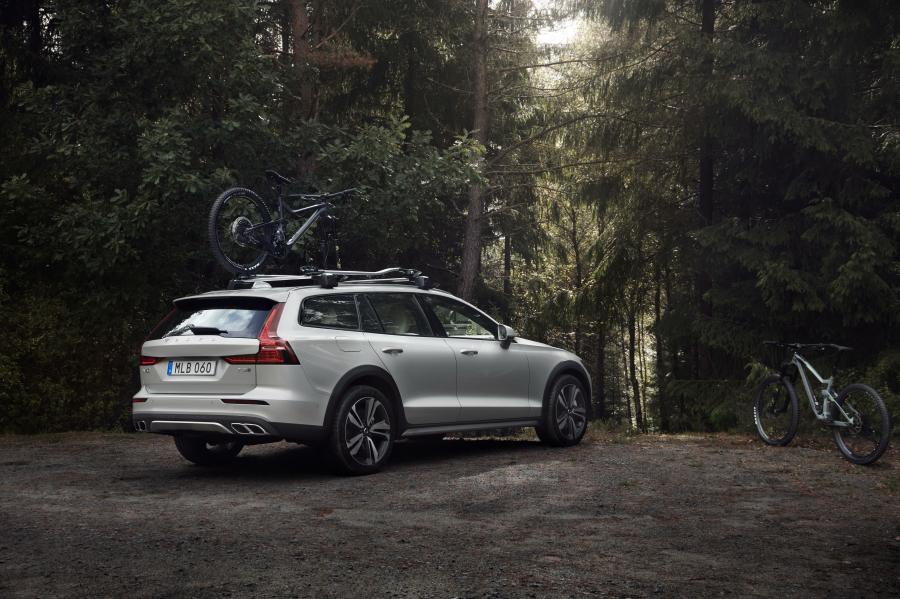  Volvo V60 T5 Cross Country 2018 года  (WW) (фото 23 из 44)